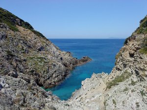 découvrez la plage d'argent à porquerolles, un joyau naturel aux eaux turquoise et au sable fin, situé près de hyères. un lieu idyllique pour les amoureux de nature et de tranquillité.
