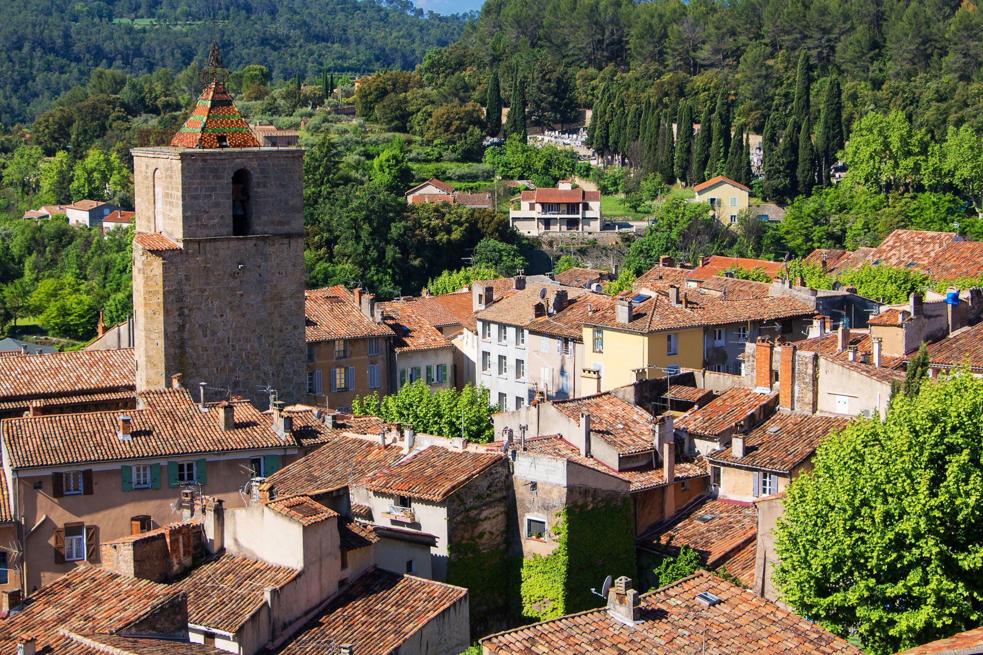 découvrez les meilleures activités et lieux incontournables à barjols en 2025. explorez les visites culturelles, les sites historiques et les attractions naturelles pour un séjour inoubliable.